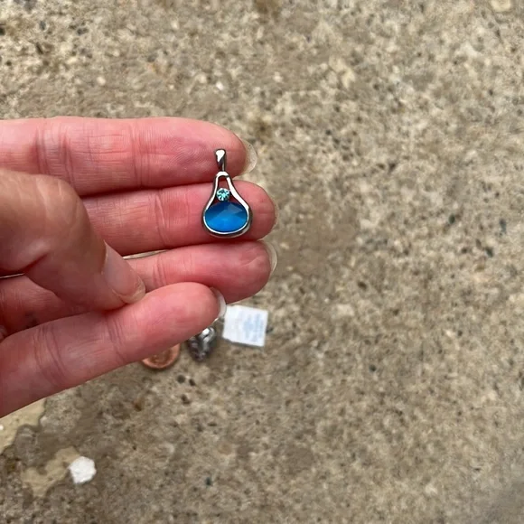 2 Lia Sophia necklace pendants - Picture 2 of 11